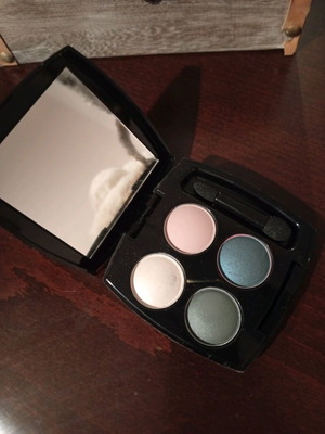 Avon True Color Eyeshadow Palette with 4 Shades Lace Hues new