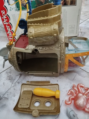 Submarine toy from 1997 Fisher Price, like new, missing cage and figure