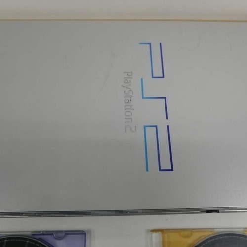 Playstation 2 Fat Silver SCPH-50004 σαν καινούργιο με 2 χειριστήρια και 2 παιχνίδια