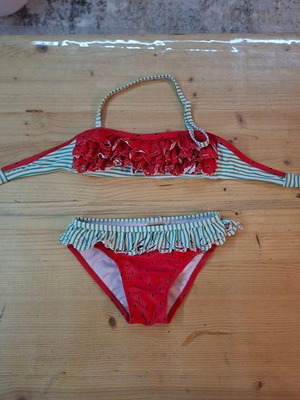 Girls' swimsuit with watermelon design and ruffles like new, size 3-4 years