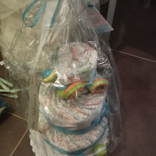Diaper cake with many diapers new