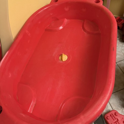 Μικρή παιδική μπανιέρα με τάπα, κόκκινη και πράσινη