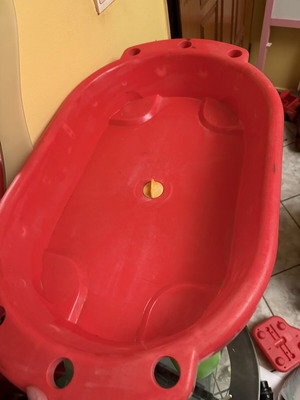 Μικρή παιδική μπανιέρα με τάπα, κόκκινη και πράσινη