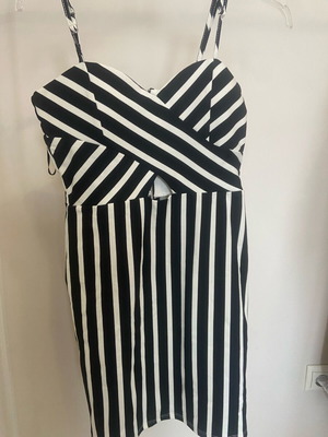 Mini dress No size L, like new, black and white