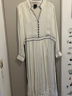 Dress with slits like new, black and white