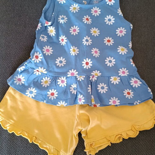 Mothercare set blouse and shorts 9-12 months like new