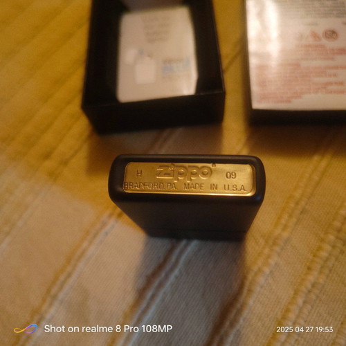 Zippo 218ZL oil lighter black matte classic logo lightly used