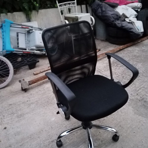 Office chair with arms used, anthracite mesh