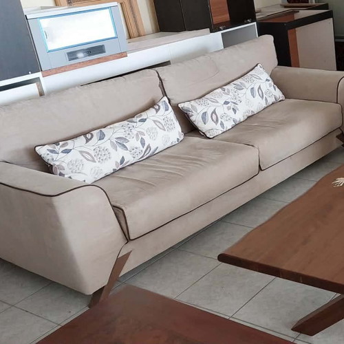 Sofa set like new with solid oak coffee table and cushions