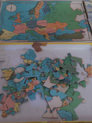 Puzzle geographical assembly used, 52 pieces, with damages