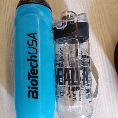 Water bottles like new, set of 2, Biotech USA 750ml and glass 500ml