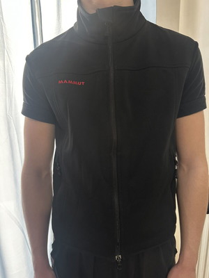 Mammut sleeveless jacket vintage like new, black, size L
