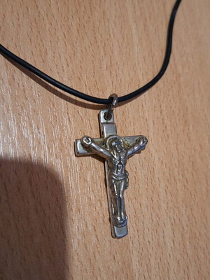 Necklace with large cross like new