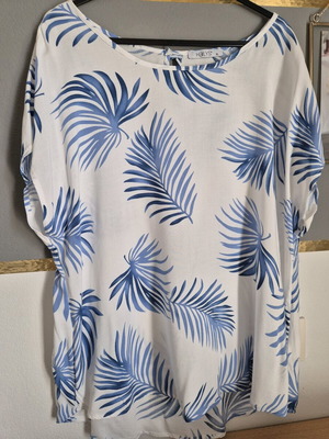Blouse like new with blue leaf pattern, size XL