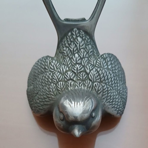 Sparrow-shaped bottle opener