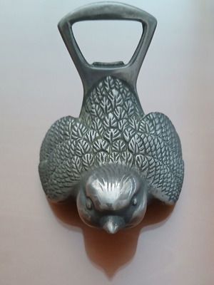 Sparrow-shaped bottle opener