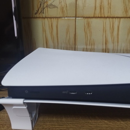 Sony PlayStation 5 Digital Edition like new, 1TB, two joysticks