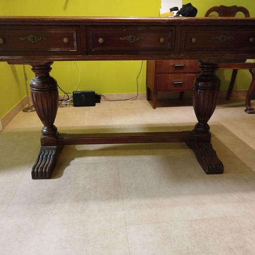 Classic desk with three drawers