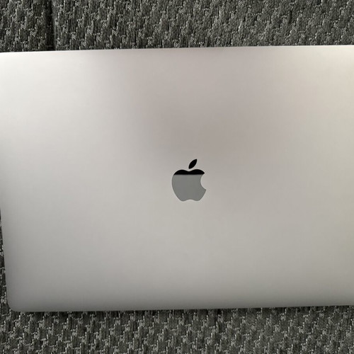 MacBook Pro 15" Touch Bar 2018 like new, 6-Core i7, Radeon Pro 560X, 16GB RAM