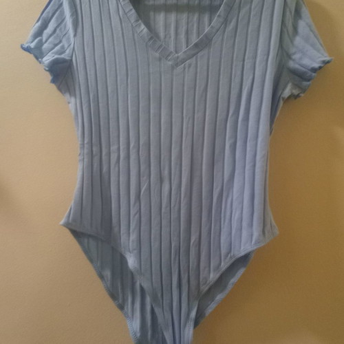 Blue ribbed short-sleeve bodysuit with V-neck, new, size L