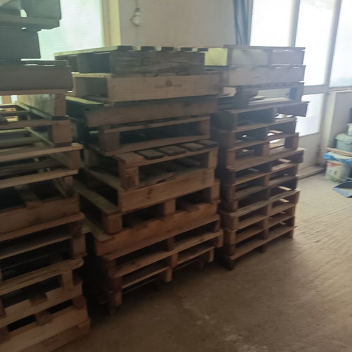 Wooden pallets in various sizes