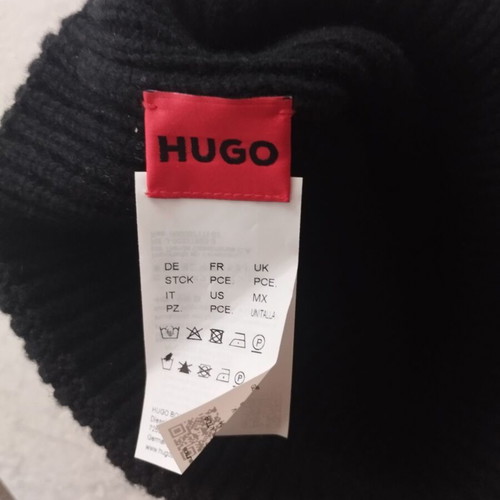 Hugo Boss knit hat new, authentic