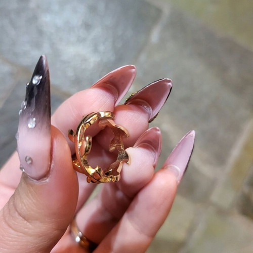 Ring new with leaf details gold color