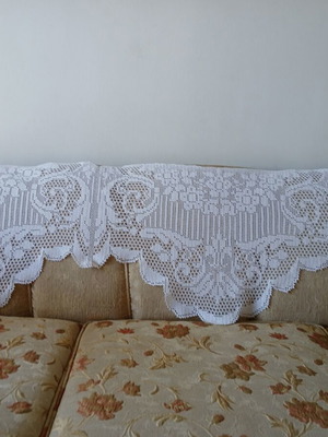 White curtain like new, 1.80m width, 44cm length