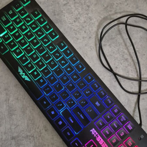 Keyboard wired with non-adjustable RGB like new