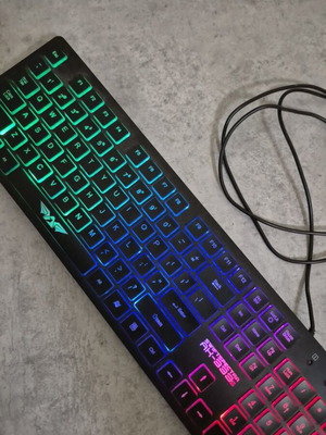 Keyboard wired with non-adjustable RGB like new