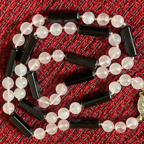 Vintage necklace with quartz and quartzite semi-precious stones like new