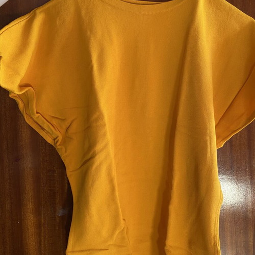Mustard knitted sweater like new, size M, yellow and orange