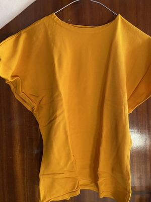Mustard knitted sweater like new, size M, yellow and orange