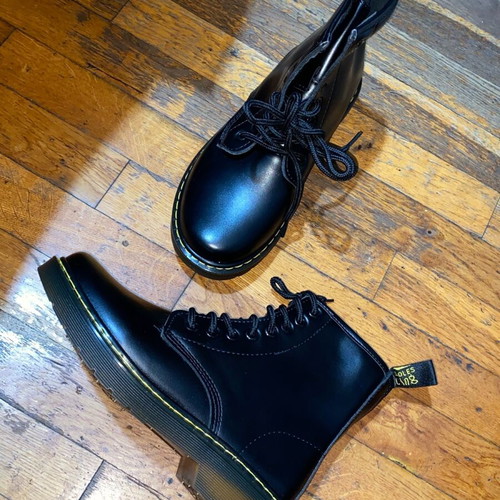 Women's boots new, black with yellow, size 36-37