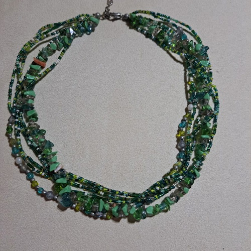 Necklace with 6 strands of beads and semi-precious stones in green shades like new