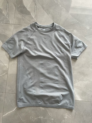 Gymshark Onyx V3 γκρι μπλούζα καινούργια, μέγεθος large, εφαρμόζει σαν medium