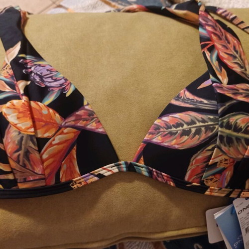 O'neill bikini top new with tag, black multicolor, size XS