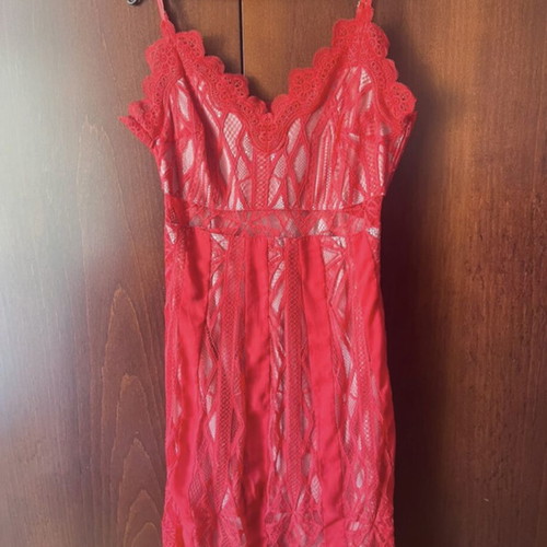 Lynne dress like new, red midi with lace and elastic lining