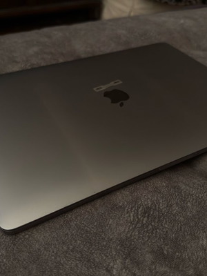 MacBook Pro 2019 i7-9750h 16GB 512GB used, good condition