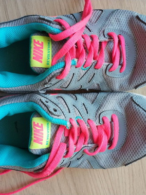 Αθλητικά παπούτσια Nike Νο 36,5 σε χρώμα γκρι με ροζ για κορίτσια