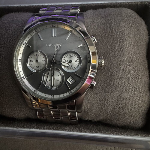 Donna Karan New York DKNY unisex watch like new, gray and silver