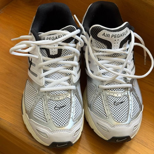 Nike Air Pegasus 2005 athletic shoes like new, size 42, white and grey