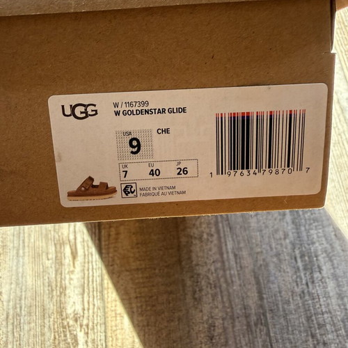 Ugg shoes size 40 like new, brown slippers