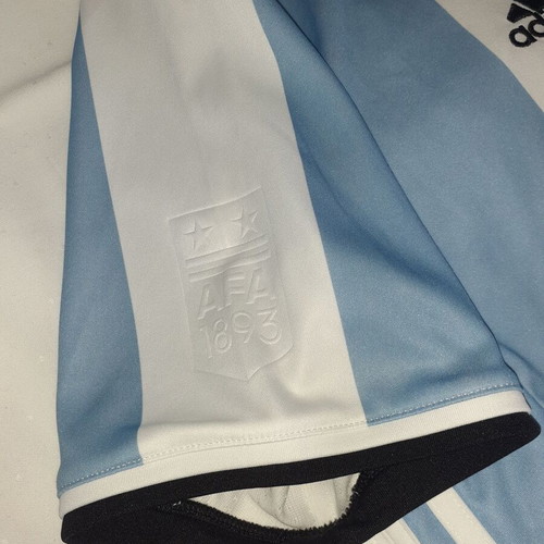 Argentina football jersey like new, official replica