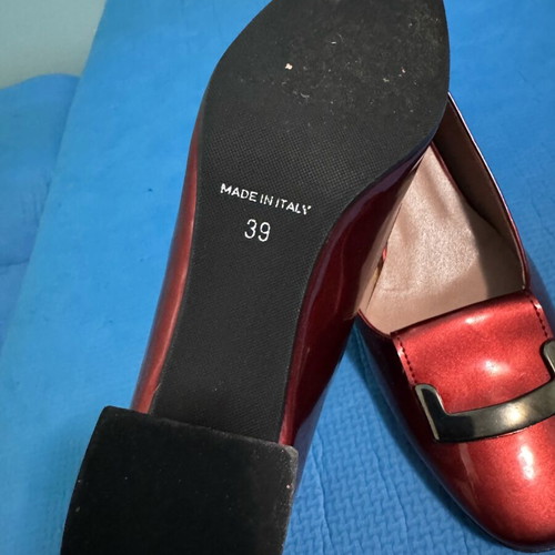 Adam’s Shoes metallic burgundy pumps size 39 used, leather