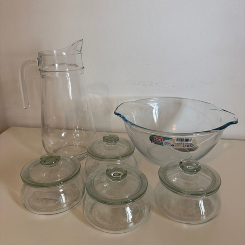 Glass kitchen set like new with pitcher, mixing bowl and 4 storage jars