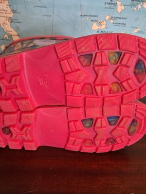 Children's boots with plaid pattern and warm lining, size 33 like new