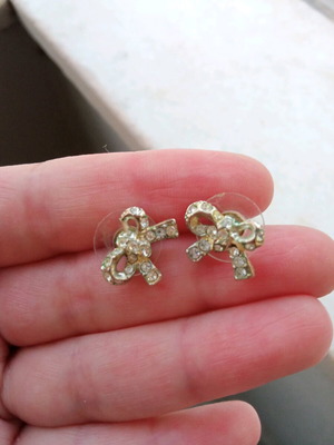 Bow earrings like new, silver with rhinestones