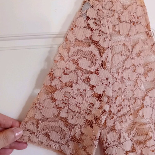 Lace dress in soft salmon color like new, size L