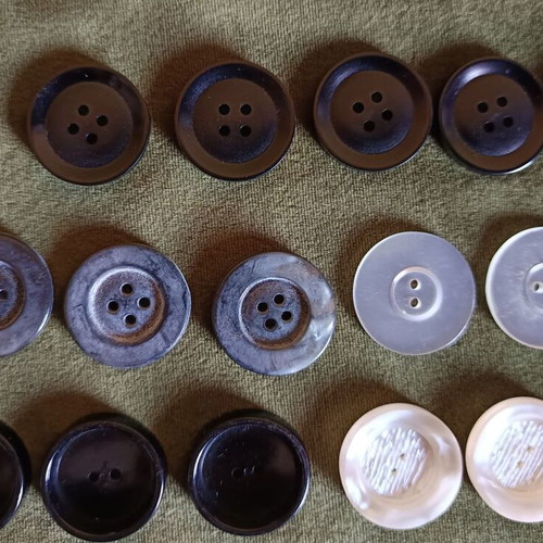 Vintage Retro Buttons set of 77 with 20 fabric buttons gift like new